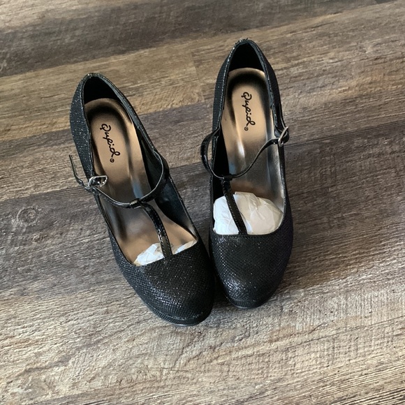 NEW!!!! spaRkle ✨ super sparkly t-strap heels!! - Picture 4 of 8